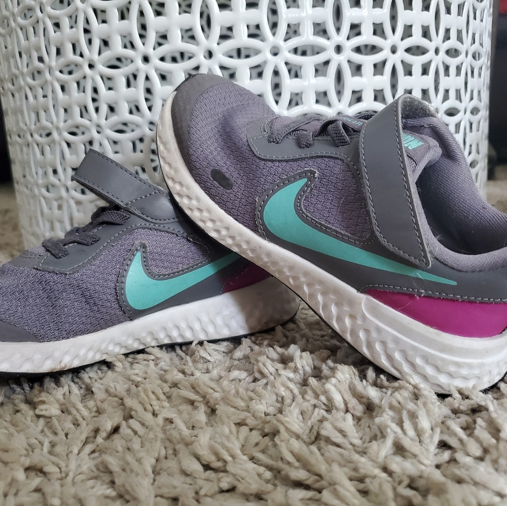 Nike tennis shoes